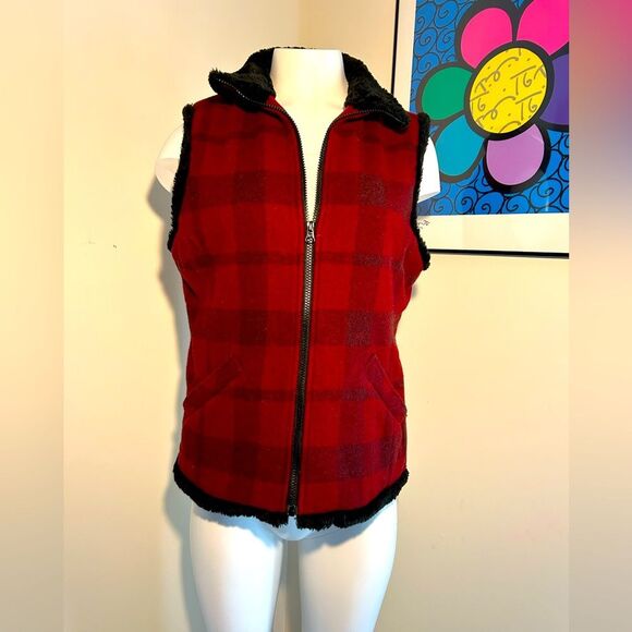 Woolrich Women’s Wool Faux Fur Red Black Plaid Full Zip Vest Size S - Picture 1 of 8